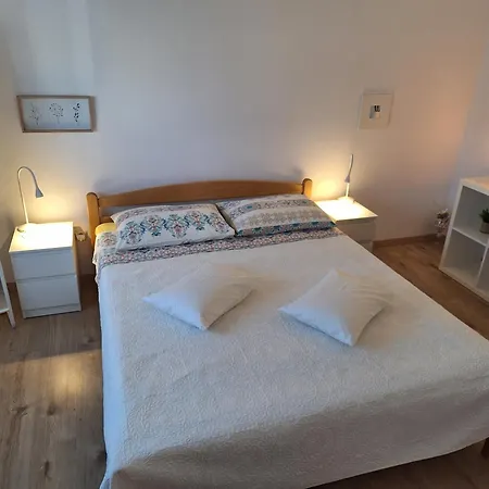 Πανσιόν And Lorena 236 Ρόβινι