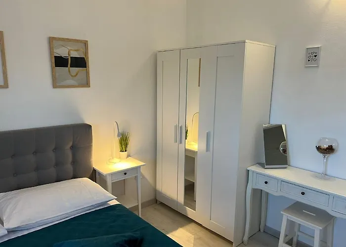 Πανσιόν And Lorena 236 Ρόβινι