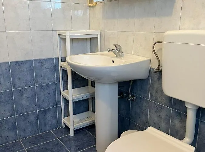 Πανσιόν And Lorena 236 Ρόβινι