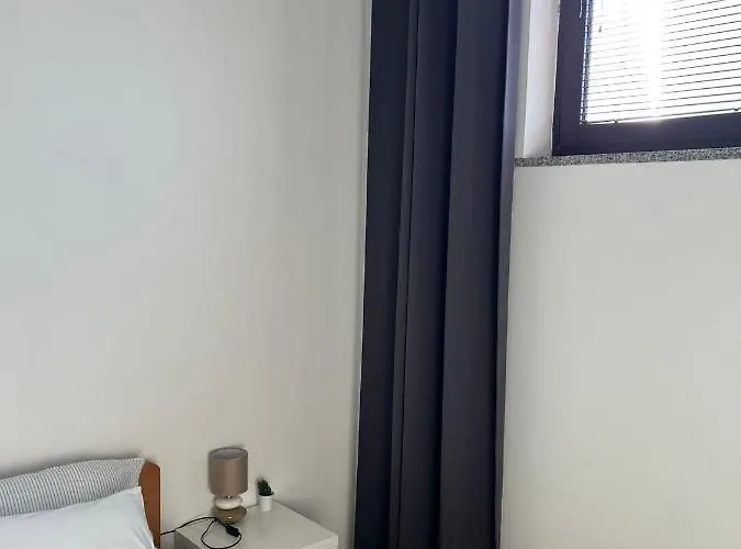 And Lorena 236 Πανσιόν Ρόβινι