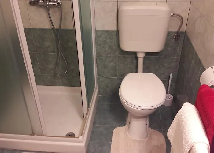 Πανσιόν And Lorena 236 Ρόβινι