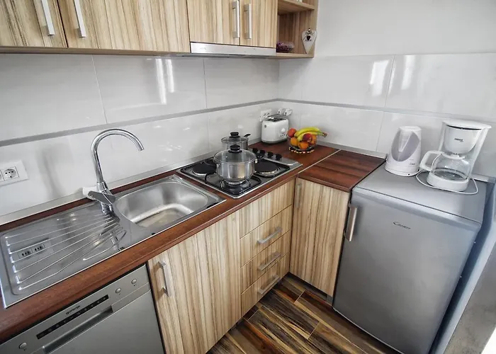 Πανσιόν And Lorena 236 3*