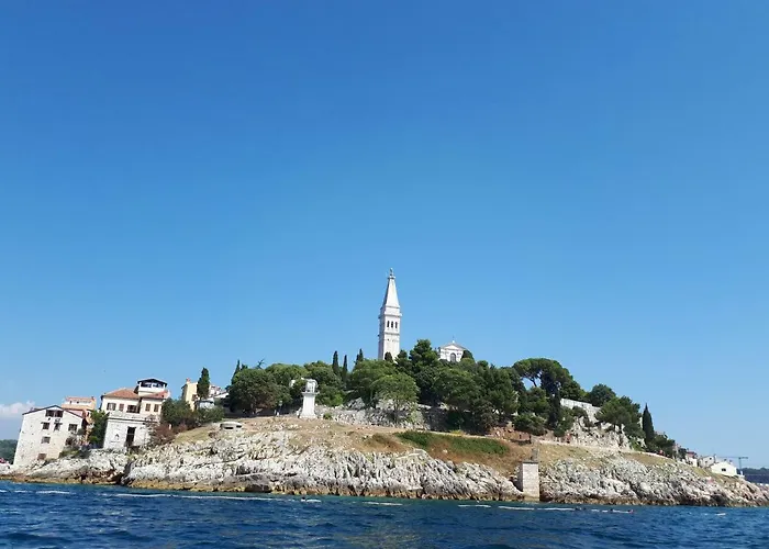 Πανσιόν And Lorena 236 Ρόβινι