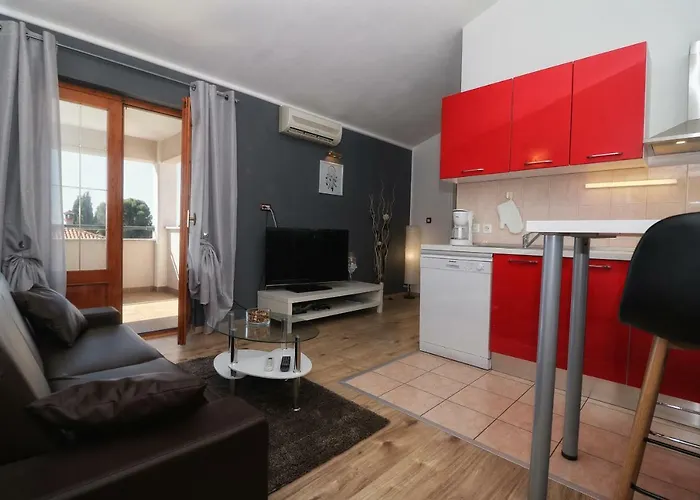 Πανσιόν And Lorena 236 3*