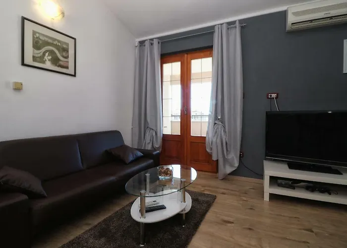 And Lorena 236 Πανσιόν Ρόβινι