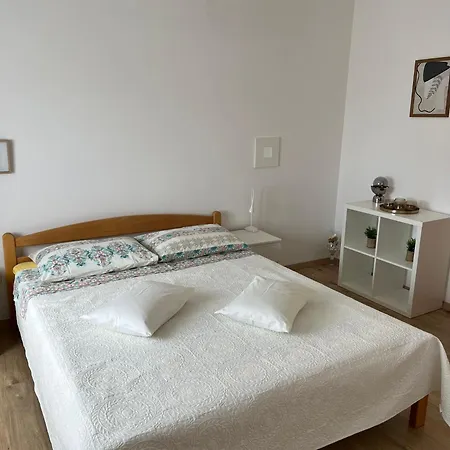 Konukevi And Lorena 236