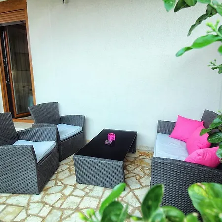 And Lorena 236 Konukevi